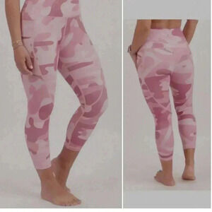 Zyia active camo crops